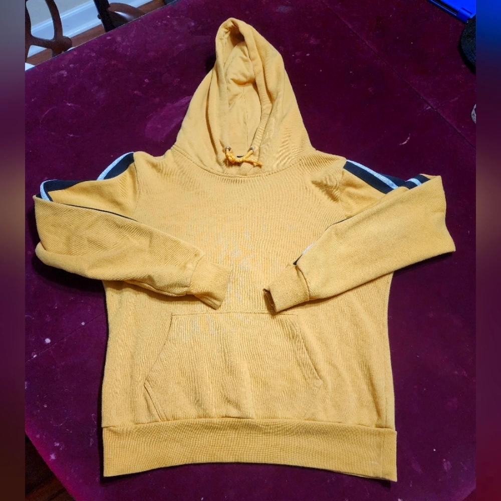 Fashion Nova sweatshirt / hoodie